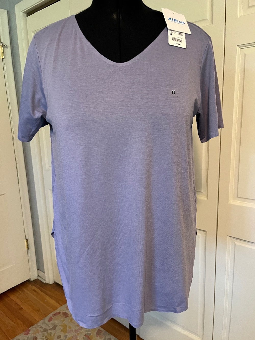 UNIQLO Lavender Purple Airism Seamless V-neck T-Shirt Size M NWT!